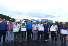 Công đoàn Xây dựng Việt Nam thăm, tặng quà người lao động