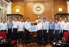 Bộ Xây dựng trao 5 tỷ đồng do cán bộ, công chức, người lao động ngành Xây dựng ủng hộ đồng bào bị thiệt hại do bão số 10