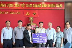 Bộ Xây dựng trao 1 tỷ đồng hỗ trợ đồng bào vùng lũ phía Đông tỉnh Đắk Lắk khắc phục hậu quả do mưa, lũ gây ra