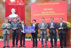 Bộ Xây dựng trao một tỷ đồng hỗ trợ nhân dân tỉnh Lâm Đồng khắc phục hậu quả do mưa, lũ gây ra
