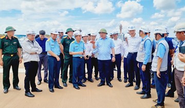 Bộ trưởng Bộ Xây dựng: Tăng tốc để cao tốc, sân bay Long Thành cán đích cuối năm 2025
