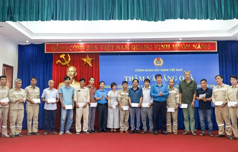 Thăm, tặng quà đoàn viên, người lao động Công ty Xi măng VICEM Tam Điệp nhân dịp Tháng Công nhân năm 2025