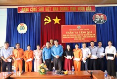 Thăm, tặng quà các đơn vị thường trực công tác đảm bảo an toàn giao thông và đoàn viên, người lao động thuộc Công đoàn Cục Đường bộ Việt Nam nhân dịp Tháng Công nhân năm 2025