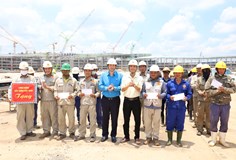 Thăm, tặng quà đoàn viên, người lao động tại một số đơn vị, doanh nghiệp và công trình trọng điểm nhân dịp Tháng Công nhân năm 2025