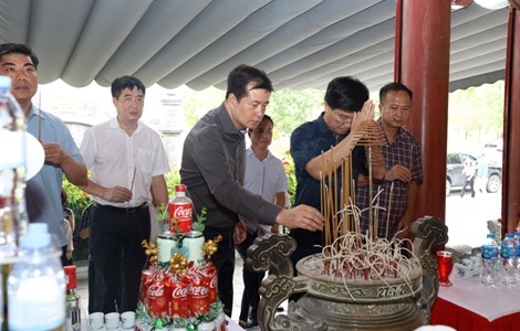 Chủ tịch Công đoàn Xây dựng Việt Nam tham gia Đoàn công tác của Bộ Xây dựng tri ân các anh hùng liệt sĩ 