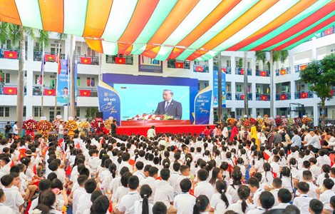 Lãnh đạo Công đoàn Xây dựng Việt Nam dự lễ khai giảng tại các trường trong Ngành