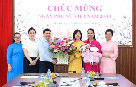 Công đoàn Cơ quan Công đoàn Xây dựng Việt Nam gặp mặt, chúc mừng nữ cán bộ, công chức, nhân viên nhân dịp 20/10