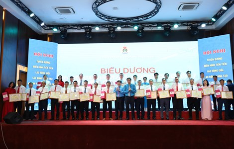 Tuyên dương điển hình tiên tiến, lan tỏa phong trào lao động giỏi, lao động sáng tạo ngành Xây dựng